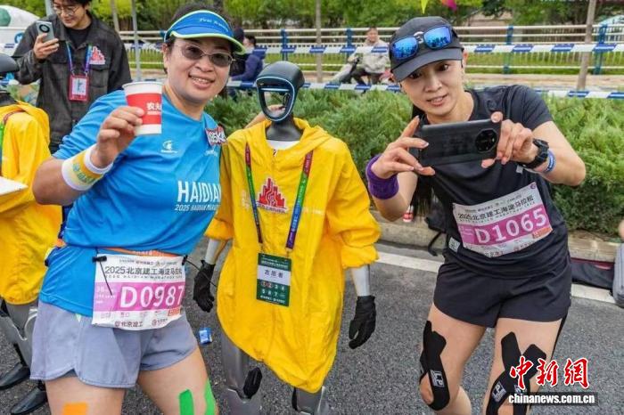 2025北京海淀马拉松：万人开跑，AI教练、智能医