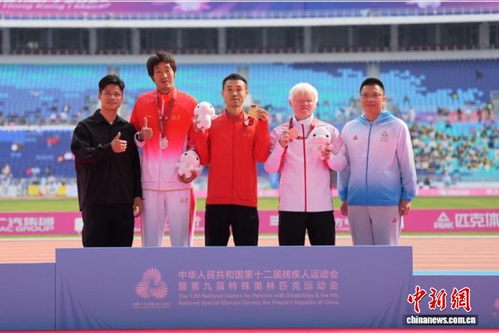 苏炳添退役后首次公开露面 出席广东残特奥会颁