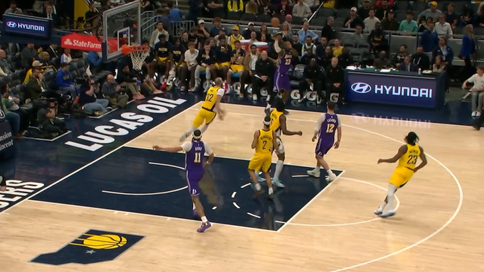 詹姆斯专注内线打法助力湖人季后赛冲击