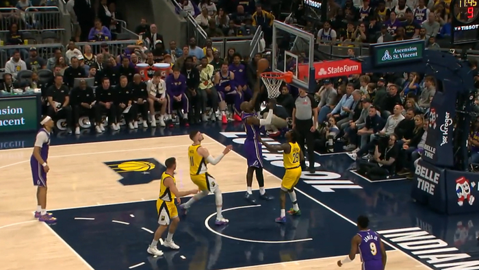 詹姆斯专注内线打法助力湖人季后赛冲击