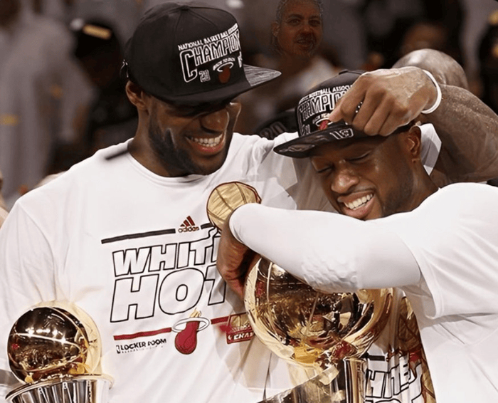 韦德盛赞詹姆斯超越时代成就